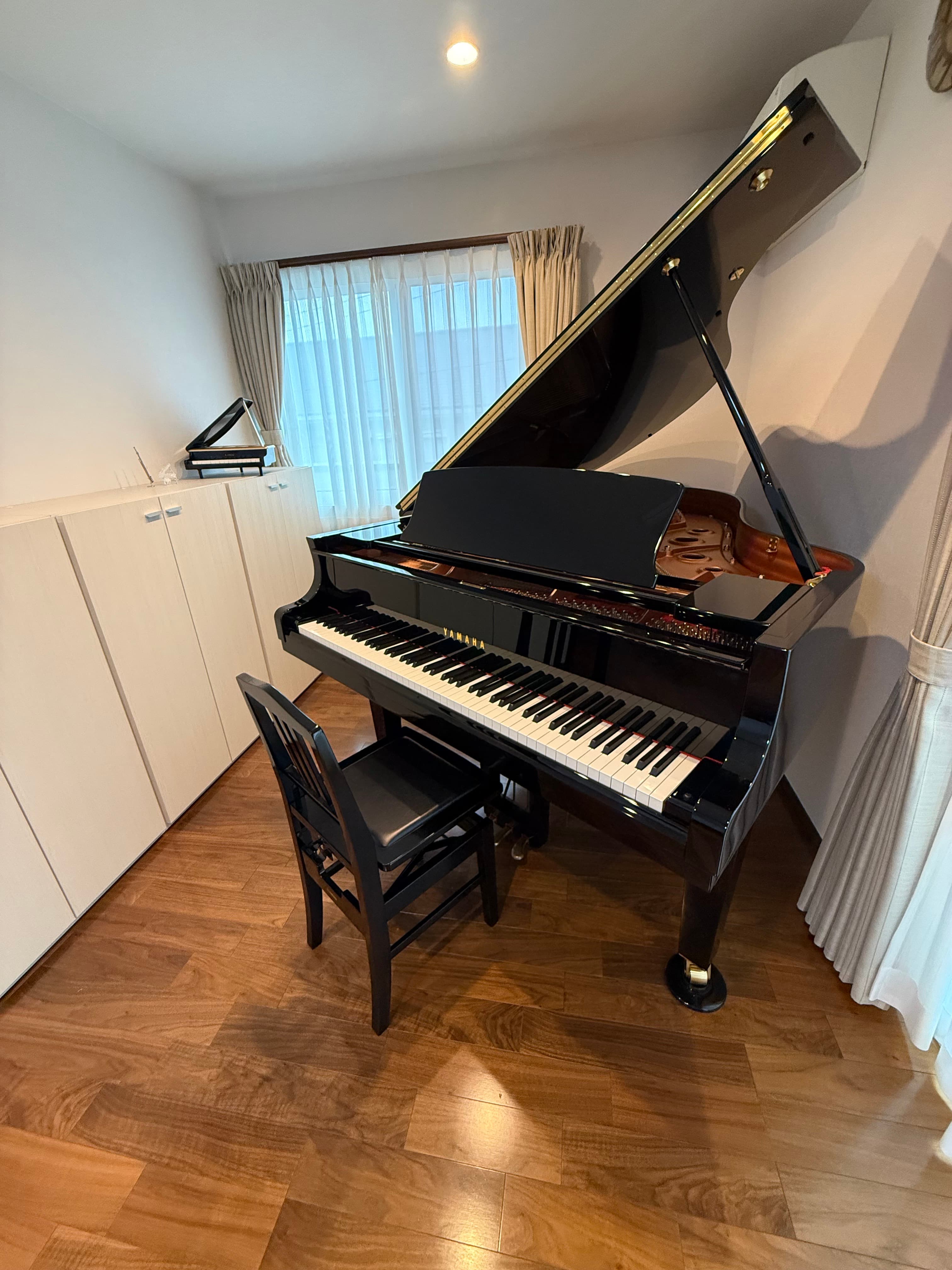 グランドピアノ